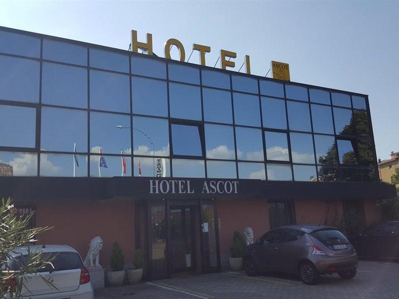 Hotel Ascot Binasco Kültér fotó