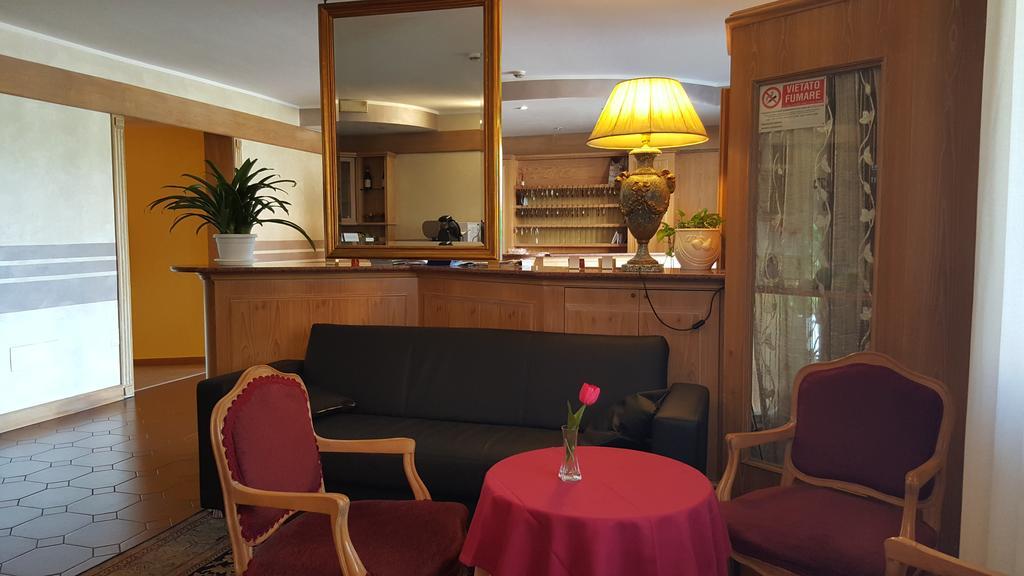 Hotel Ascot Binasco Kültér fotó