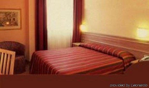Hotel Ascot Binasco Szoba fotó